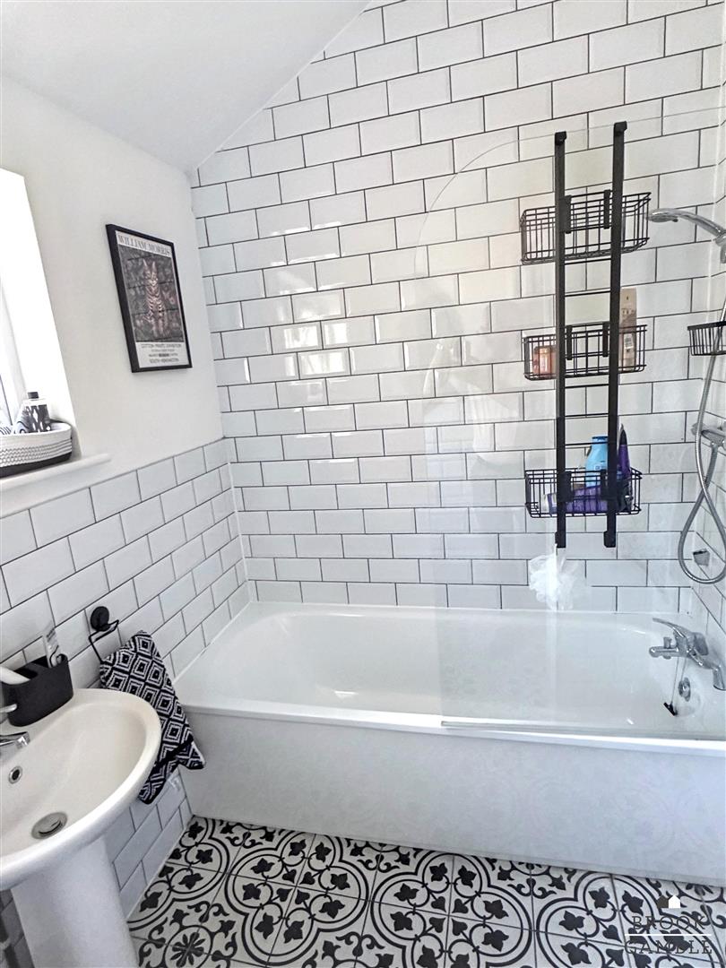 3 Bedroom House. Hurst Road in Eastbourne,  10
